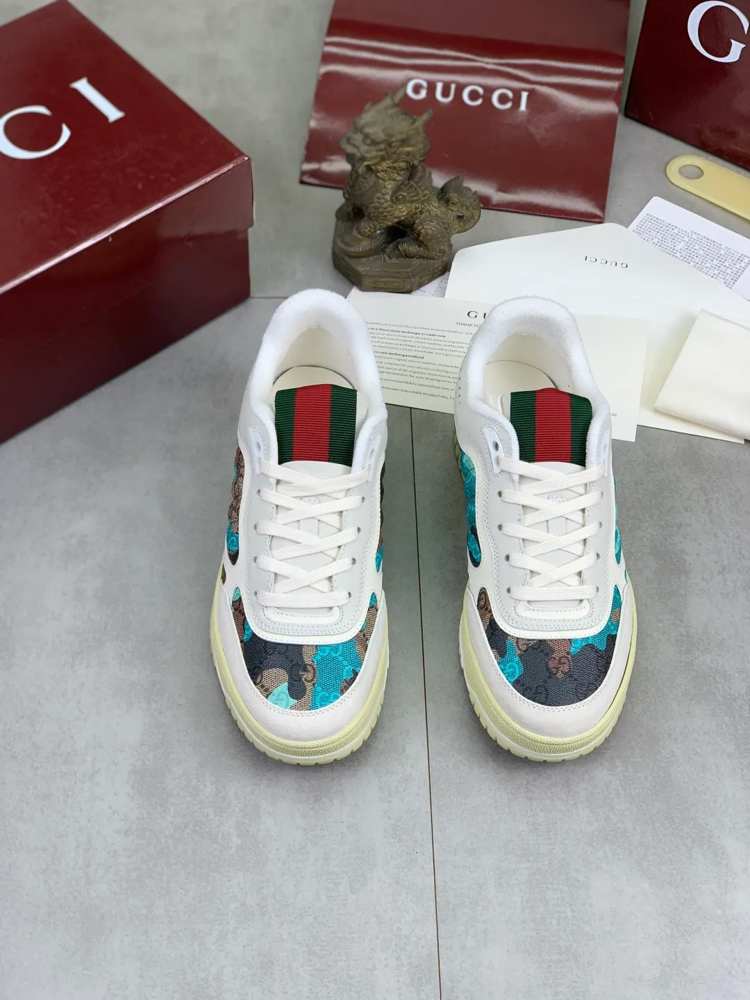Men's shoes 💰P542 New Gucci autumn and winter low-end catwalk casual sneakers, top version! Oil edge craftsmanship. New model for early spring, creating a perfect style, cool and sassy, ​​c-position fashionable wear, classic shoe style with retro and futuristic feel, showing exquisite texture! Open mold to customize high-density outsole. Comes fully packaged. Size: 40-45 Fabric: Imported calfskin punching Lining: Imported original towel lining